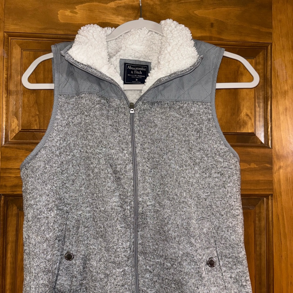 Abercrombie & Fitch Gray Fleece-Lined Vest